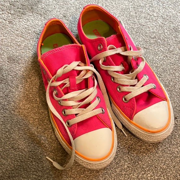Converse low top neon sneakers size 37.5 - Picture 1 of 4